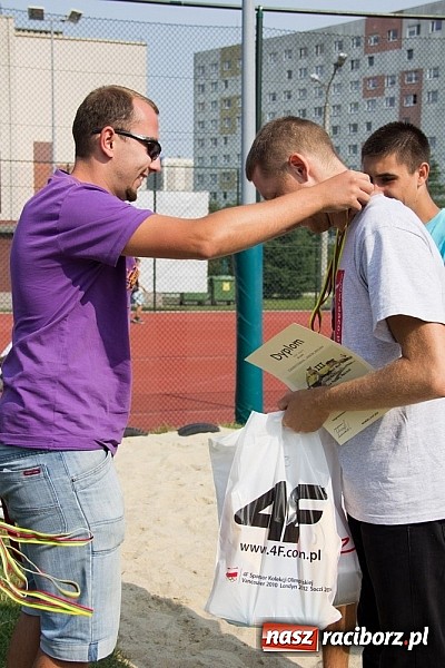 Zdjęcie w galerii na portalu naszraciborz.pl: Wspaniałe emocje i dobra zabawa podczas turnieju siatkówki plażowej wiadomości z regionu