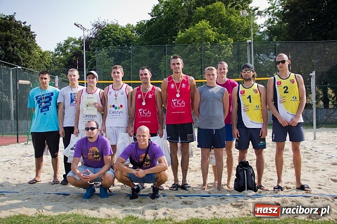Zdjęcie w galerii na portalu naszraciborz.pl: Wspaniałe emocje i dobra zabawa podczas turnieju siatkówki plażowej wiadomości z regionu