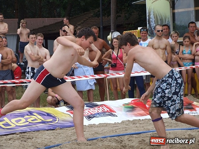 Zdjęcie w galerii na portalu naszraciborz.pl: Unici startowali w turnieju zapasów plażowych wiadomości z regionu