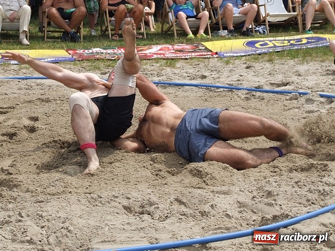 Zdjęcie w galerii na portalu naszraciborz.pl: Unici startowali w turnieju zapasów plażowych wiadomości z regionu