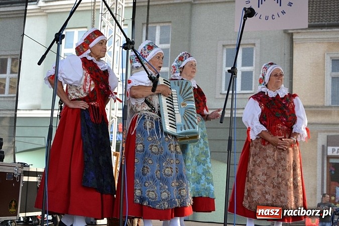 Zdjęcie w galerii na portalu naszraciborz.pl: Artyści z Krzyżanowic wystąpili w Hulczynie wiadomości z regionu