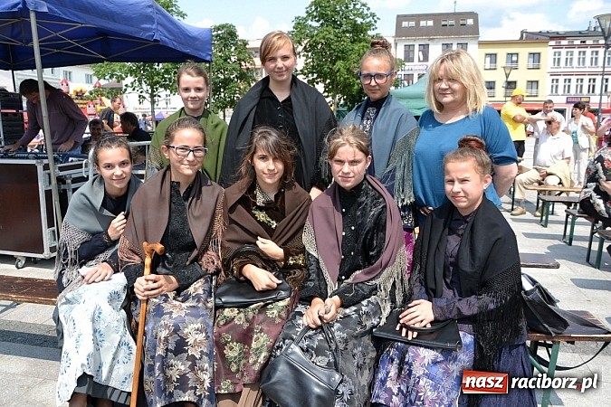Zdjęcie w galerii na portalu naszraciborz.pl: Artyści z Krzyżanowic wystąpili w Hulczynie wiadomości z regionu