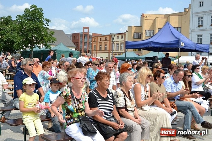 Zdjęcie w galerii na portalu naszraciborz.pl: Artyści z Krzyżanowic wystąpili w Hulczynie wiadomości z regionu