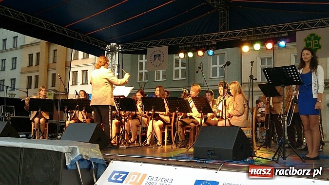 Zdjęcie w galerii na portalu naszraciborz.pl: Artyści z Krzyżanowic wystąpili w Hulczynie wiadomości z regionu