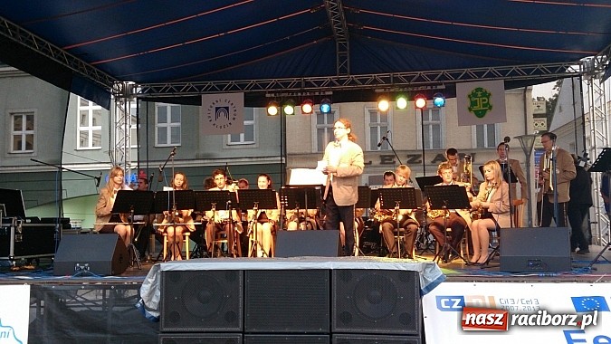 Zdjęcie w galerii na portalu naszraciborz.pl: Artyści z Krzyżanowic wystąpili w Hulczynie wiadomości z regionu