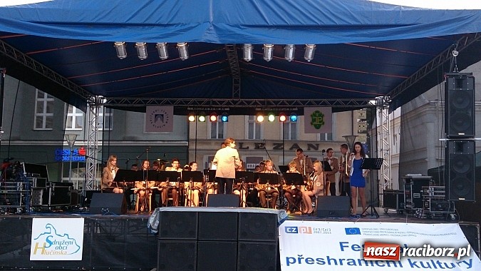 Zdjęcie w galerii na portalu naszraciborz.pl: Artyści z Krzyżanowic wystąpili w Hulczynie wiadomości z regionu