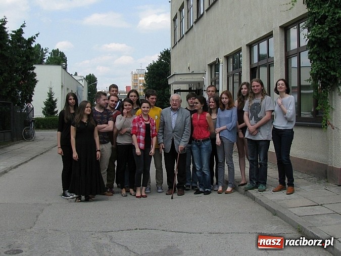 Zdjęcie w galerii na portalu naszraciborz.pl: Raciborzanka uczy się sztuki filmowej pod okiem Andrzeja Wajdy! wiadomości z regionu