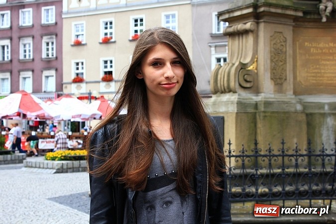 Zdjęcie w galerii na portalu naszraciborz.pl: Raciborzanka uczy się sztuki filmowej pod okiem Andrzeja Wajdy! wiadomości z regionu