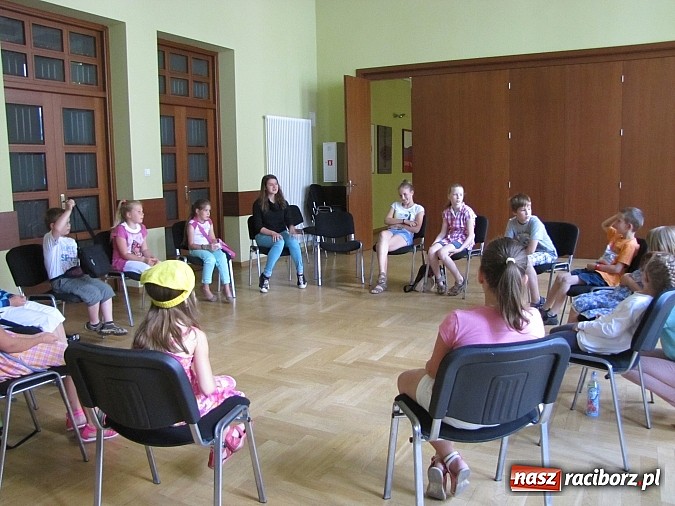 Zdjęcie w galerii na portalu naszraciborz.pl: Zabawa drogą do edukacji wiadomości z regionu