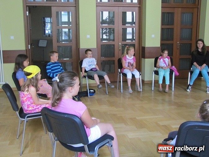 Zdjęcie w galerii na portalu naszraciborz.pl: Zabawa drogą do edukacji wiadomości z regionu