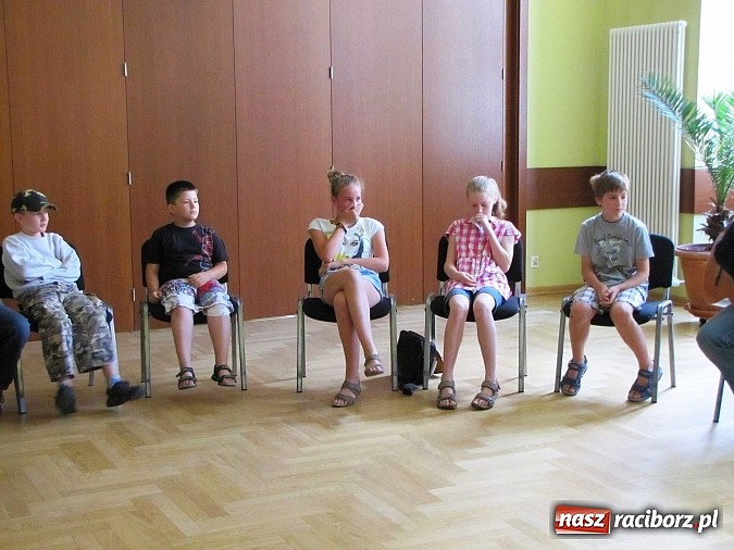 Zdjęcie w galerii na portalu naszraciborz.pl: Zabawa drogą do edukacji wiadomości z regionu