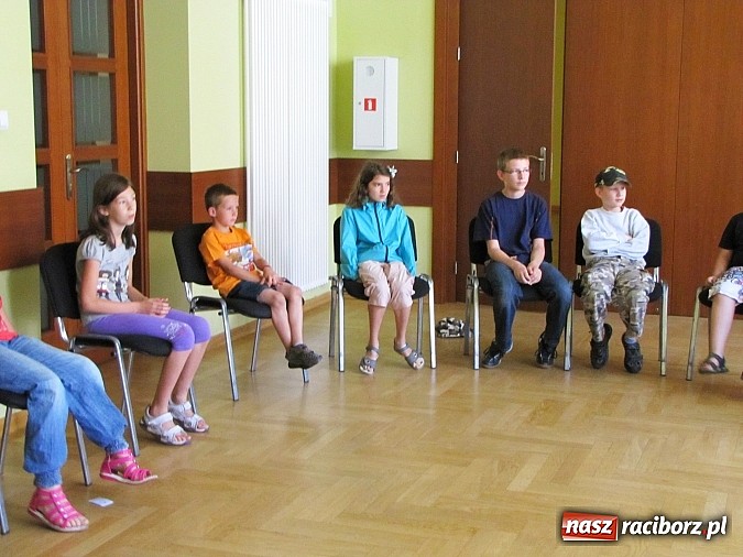 Zdjęcie w galerii na portalu naszraciborz.pl: Zabawa drogą do edukacji wiadomości z regionu