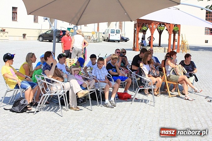 Zdjęcie w galerii na portalu naszraciborz.pl: Diabeł na Zamku Piastowskim, czyli... wiadomości z regionu