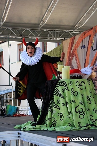 Zdjęcie w galerii na portalu naszraciborz.pl: Diabeł na Zamku Piastowskim, czyli... wiadomości z regionu