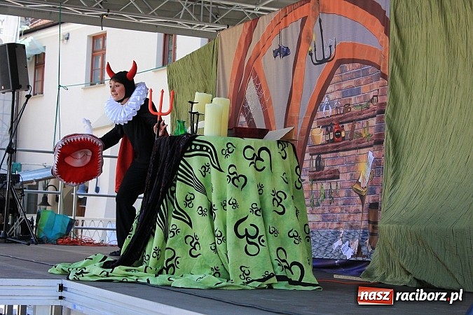 Zdjęcie w galerii na portalu naszraciborz.pl: Diabeł na Zamku Piastowskim, czyli... wiadomości z regionu