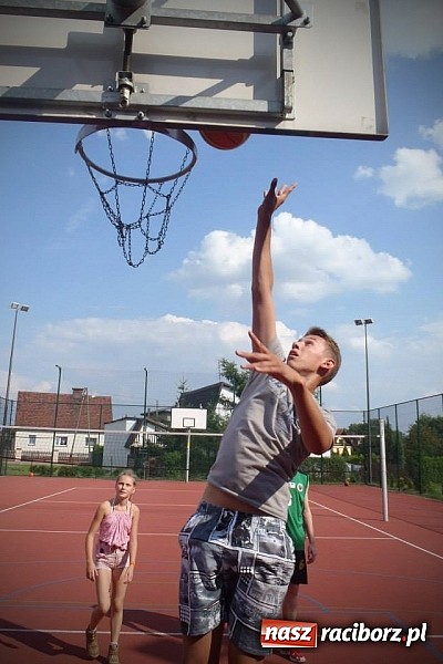 Zdjęcie w galerii na portalu naszraciborz.pl: Zawodnicy RKK-AZS promowali kosza w GCK w Nędzy wiadomości z regionu