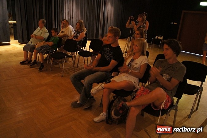 Zdjęcie w galerii na portalu naszraciborz.pl: Z Kabaretem Starszych Panów w RCK wiadomości z regionu