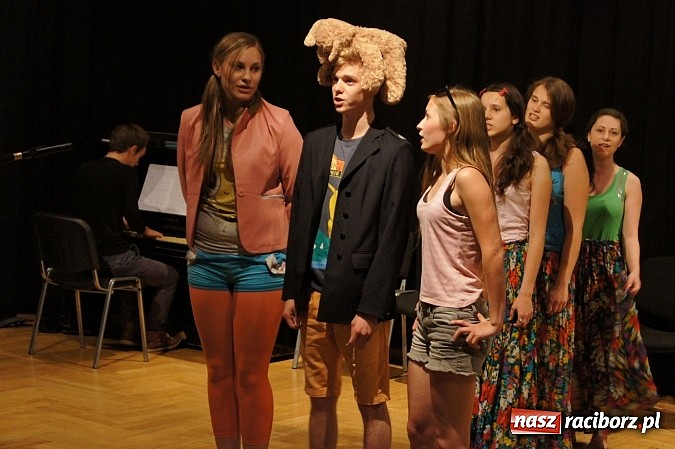 Zdjęcie w galerii na portalu naszraciborz.pl: Z Kabaretem Starszych Panów w RCK wiadomości z regionu