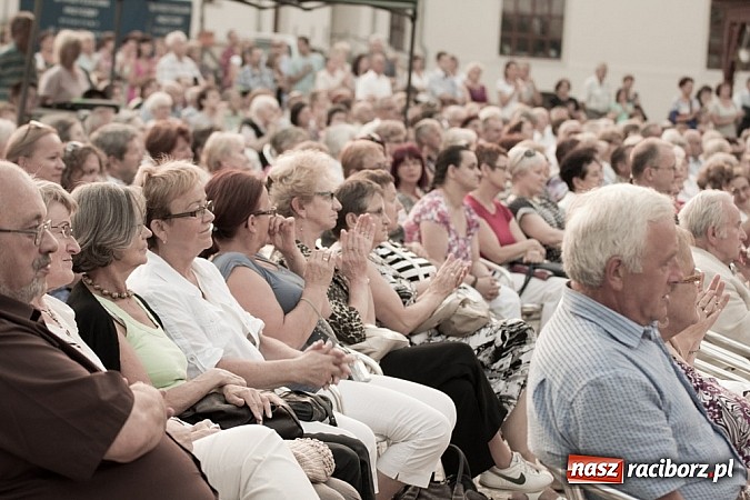 Zdjęcie w galerii na portalu naszraciborz.pl: Zaczarowany świat operetki i musicalu na raciborskim zamku wiadomości z regionu