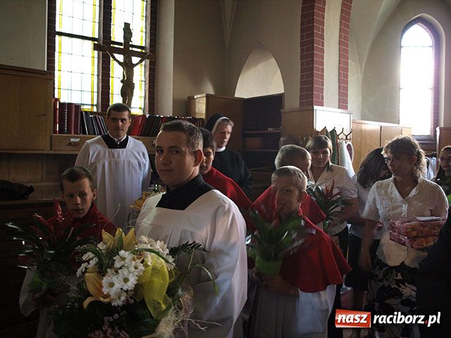 Zdjęcie w galerii na portalu naszraciborz.pl: Stara Wieś powitała nowego proboszcza wiadomości z regionu