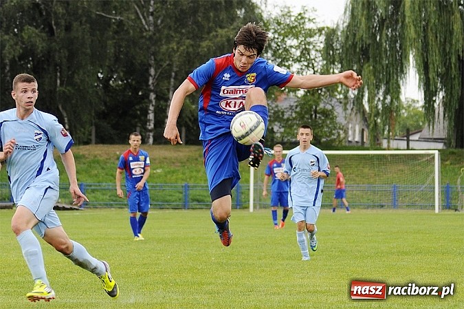 Zdjęcie w galerii na portalu naszraciborz.pl: Minimalna przegrana Unii z Odrą wiadomości z regionu