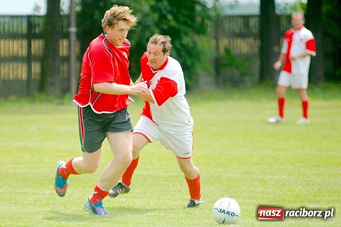 Zdjęcie w galerii na portalu naszraciborz.pl: Oldboje Chałupek obronili trofeum wiadomości z regionu