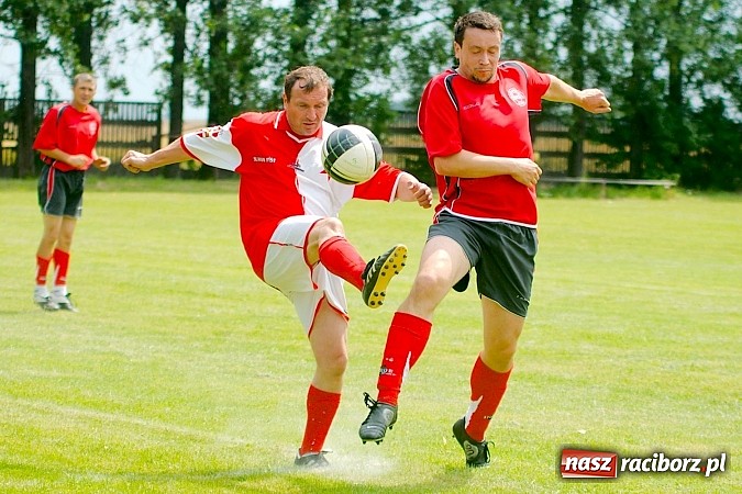 Zdjęcie w galerii na portalu naszraciborz.pl: Oldboje Chałupek obronili trofeum wiadomości z regionu