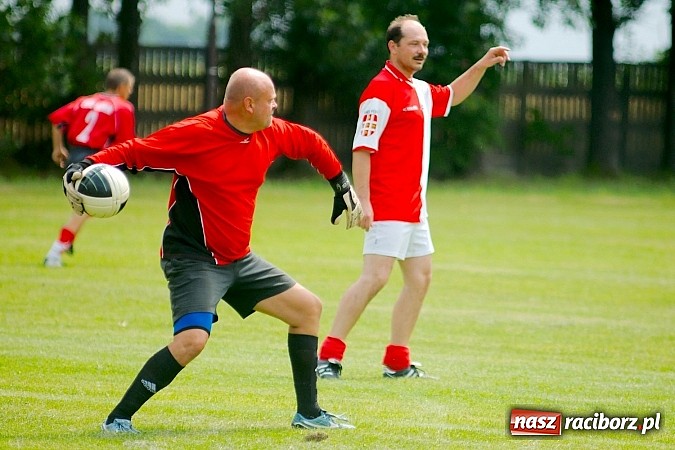 Zdjęcie w galerii na portalu naszraciborz.pl: Oldboje Chałupek obronili trofeum wiadomości z regionu