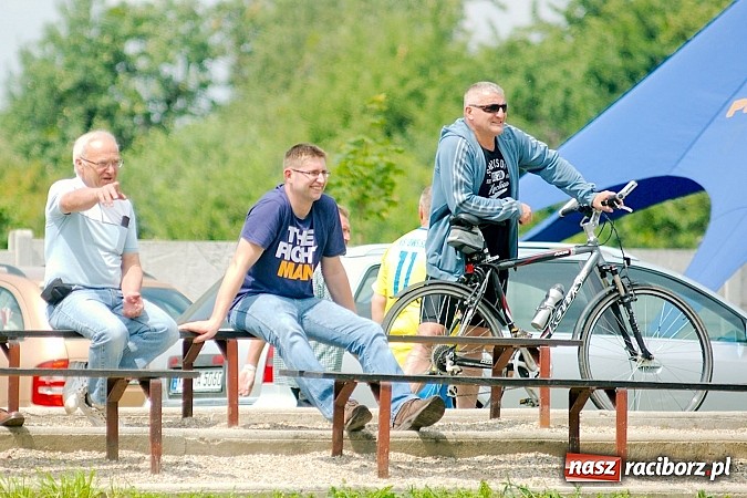Zdjęcie w galerii na portalu naszraciborz.pl: Oldboje Chałupek obronili trofeum wiadomości z regionu