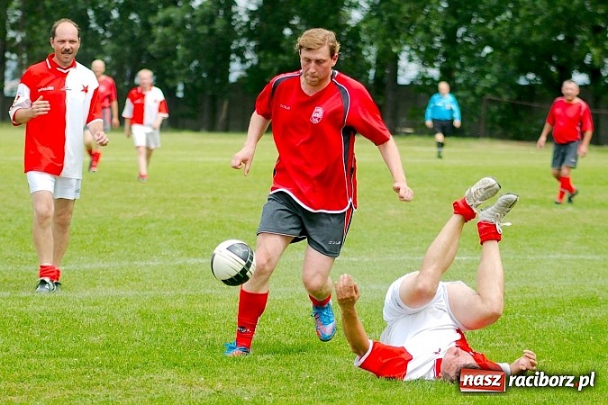 Zdjęcie w galerii na portalu naszraciborz.pl: Oldboje Chałupek obronili trofeum wiadomości z regionu