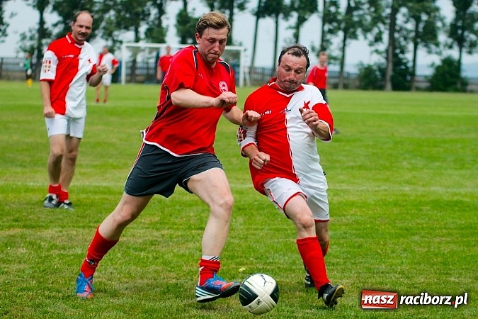 Zdjęcie w galerii na portalu naszraciborz.pl: Oldboje Chałupek obronili trofeum wiadomości z regionu