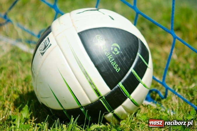 Zdjęcie w galerii na portalu naszraciborz.pl: Oldboje Chałupek obronili trofeum wiadomości z regionu