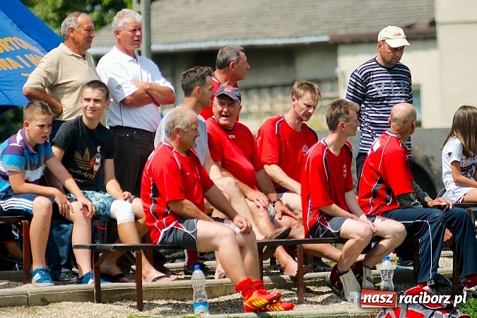 Zdjęcie w galerii na portalu naszraciborz.pl: Oldboje Chałupek obronili trofeum wiadomości z regionu
