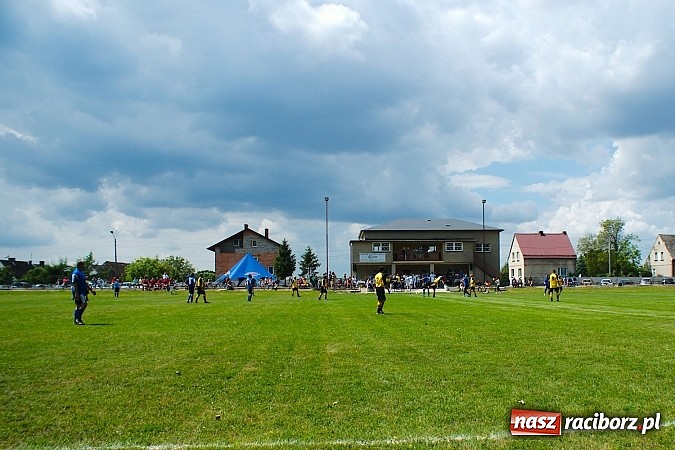 Zdjęcie w galerii na portalu naszraciborz.pl: Oldboje Chałupek obronili trofeum wiadomości z regionu