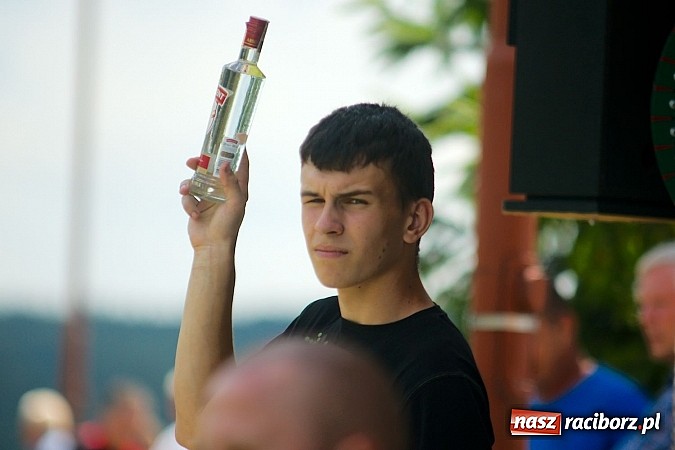 Zdjęcie w galerii na portalu naszraciborz.pl: Oldboje Chałupek obronili trofeum wiadomości z regionu