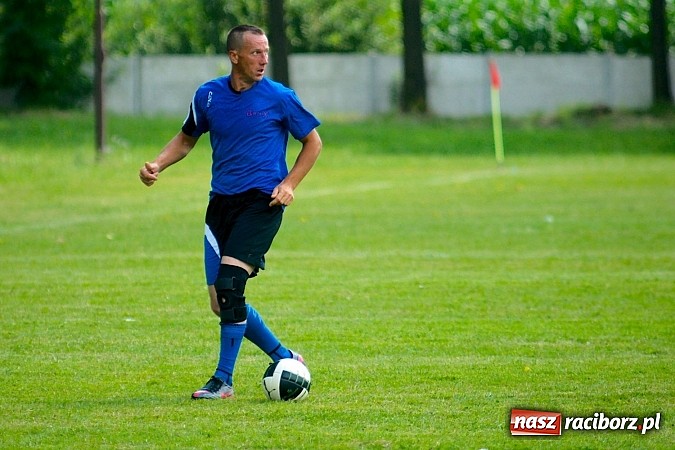 Zdjęcie w galerii na portalu naszraciborz.pl: Oldboje Chałupek obronili trofeum wiadomości z regionu