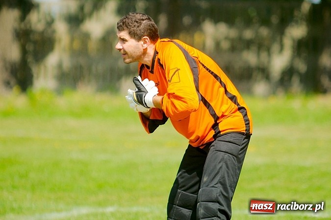 Zdjęcie w galerii na portalu naszraciborz.pl: Oldboje Chałupek obronili trofeum wiadomości z regionu