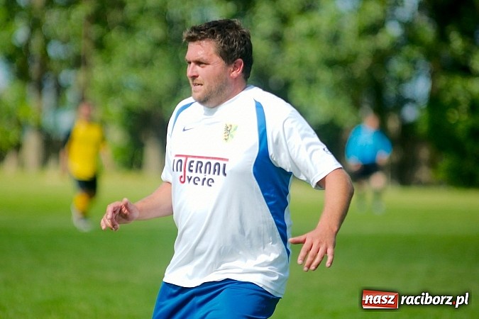 Zdjęcie w galerii na portalu naszraciborz.pl: Oldboje Chałupek obronili trofeum wiadomości z regionu