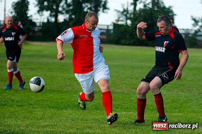 Zdjęcie w galerii na portalu naszraciborz.pl: Oldboje Chałupek obronili trofeum wiadomości z regionu