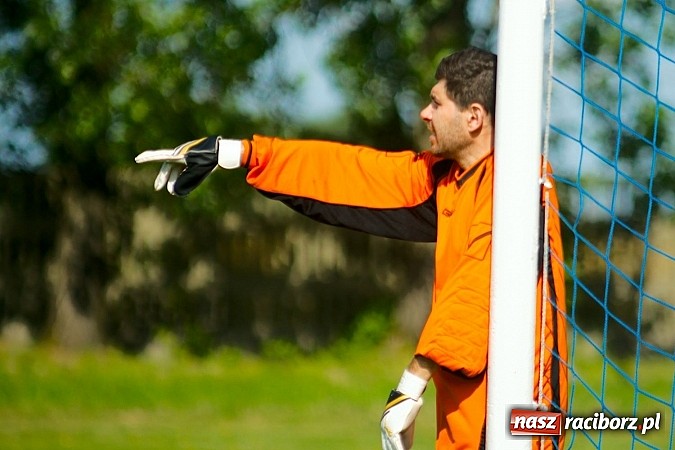 Zdjęcie w galerii na portalu naszraciborz.pl: Oldboje Chałupek obronili trofeum wiadomości z regionu