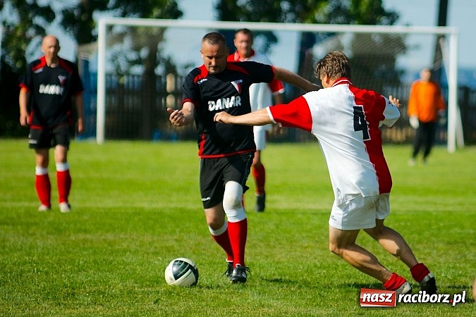 Zdjęcie w galerii na portalu naszraciborz.pl: Oldboje Chałupek obronili trofeum wiadomości z regionu