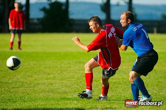 Zdjęcie w galerii na portalu naszraciborz.pl: Oldboje Chałupek obronili trofeum wiadomości z regionu