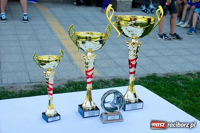 Zdjęcie w galerii na portalu naszraciborz.pl: Oldboje Chałupek obronili trofeum wiadomości z regionu