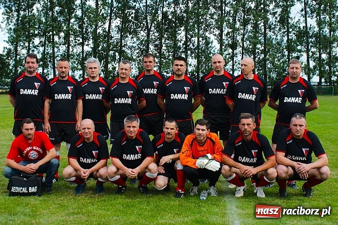 Zdjęcie w galerii na portalu naszraciborz.pl: Oldboje Chałupek obronili trofeum wiadomości z regionu