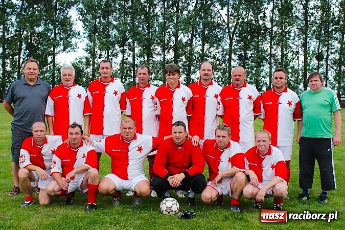 Zdjęcie w galerii na portalu naszraciborz.pl: Oldboje Chałupek obronili trofeum wiadomości z regionu