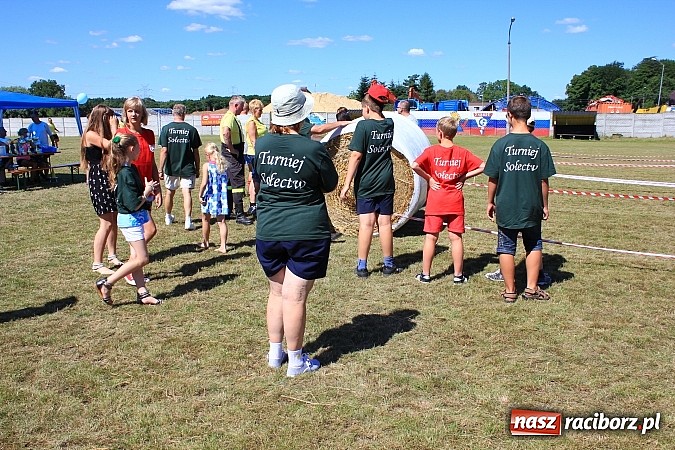 Zdjęcie w galerii na portalu naszraciborz.pl: Świetna zabawa na turnieju sołectw w Rzuchowie. Kornowac z pucharem wójta wiadomości z regionu