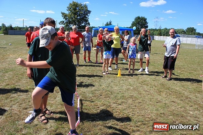 Zdjęcie w galerii na portalu naszraciborz.pl: Świetna zabawa na turnieju sołectw w Rzuchowie. Kornowac z pucharem wójta wiadomości z regionu