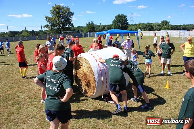 Zdjęcie w galerii na portalu naszraciborz.pl: Świetna zabawa na turnieju sołectw w Rzuchowie. Kornowac z pucharem wójta wiadomości z regionu