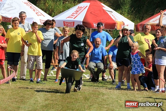Zdjęcie w galerii na portalu naszraciborz.pl: Świetna zabawa na turnieju sołectw w Rzuchowie. Kornowac z pucharem wójta wiadomości z regionu