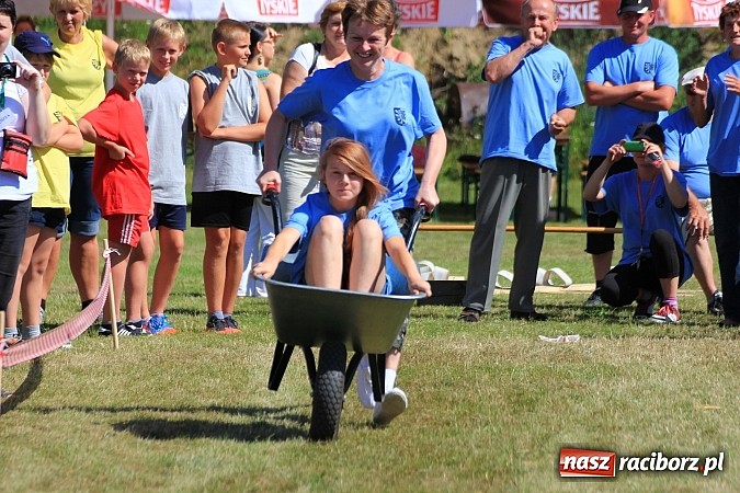 Zdjęcie w galerii na portalu naszraciborz.pl: Świetna zabawa na turnieju sołectw w Rzuchowie. Kornowac z pucharem wójta wiadomości z regionu